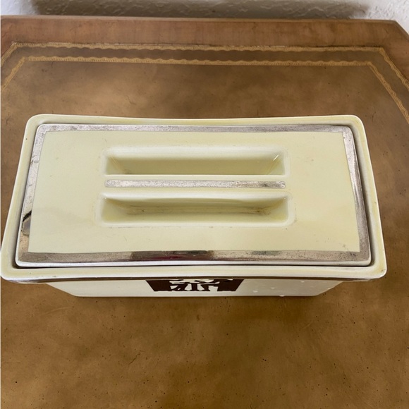 VINTAGE 1930'S HALL'S SUPERIOR TAVERN SILHOUETTE BUTTER DISH WITH COVER - Picture 2 of 11